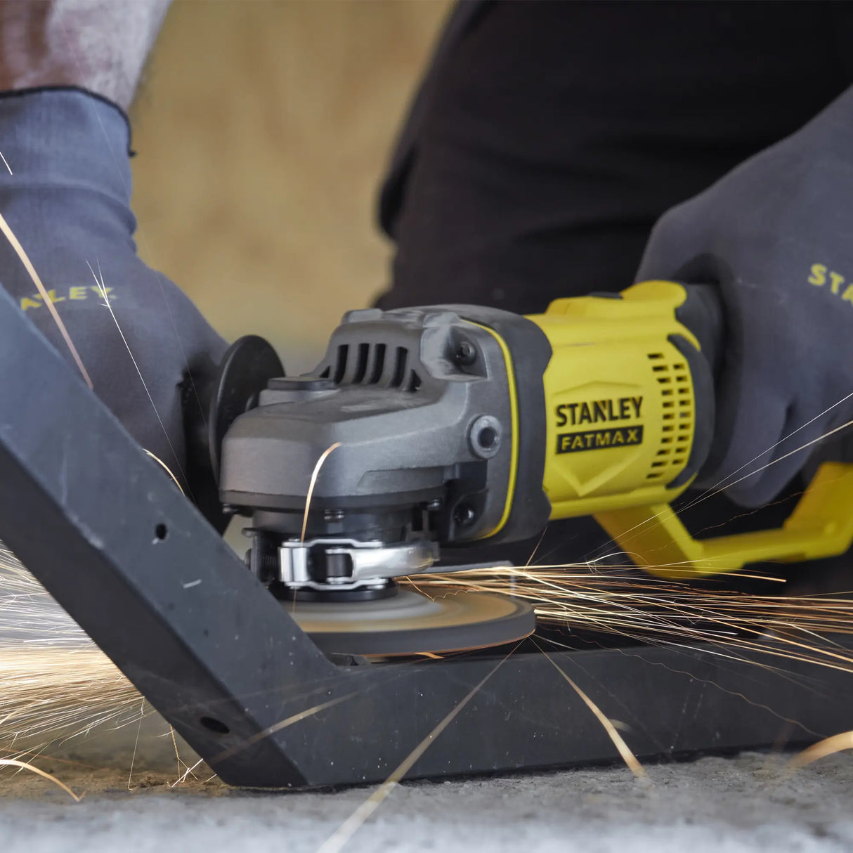 Smerigliatrice Angolare Stanley SFMCG400M2K