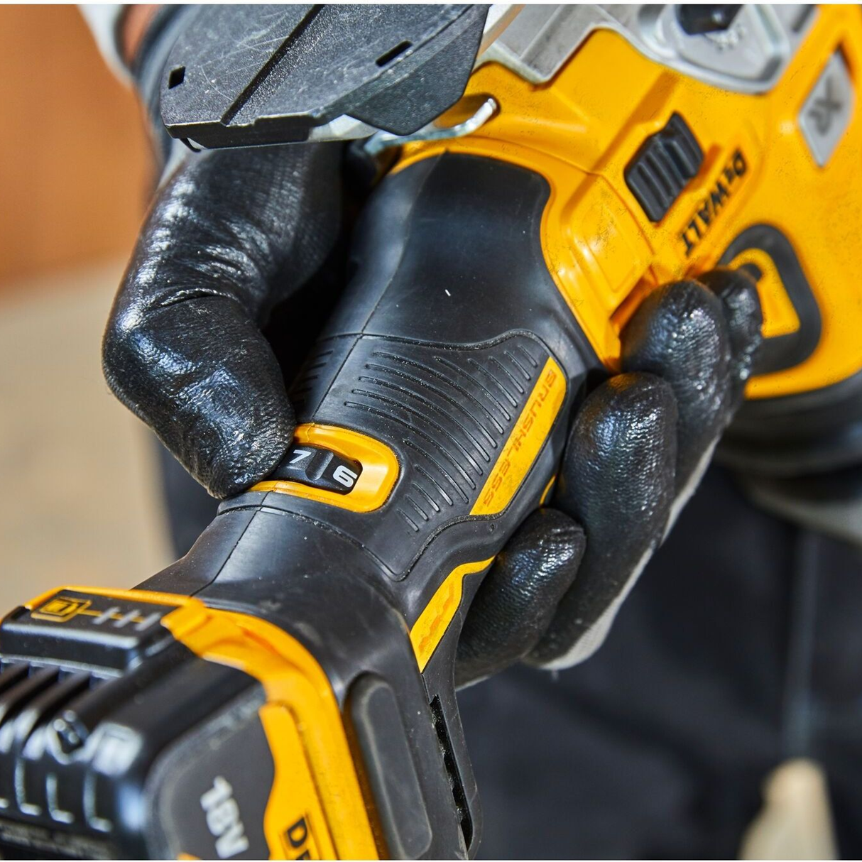 Seghetto Alternativo Dewalt DCS335P2-QW 18V 5Ah