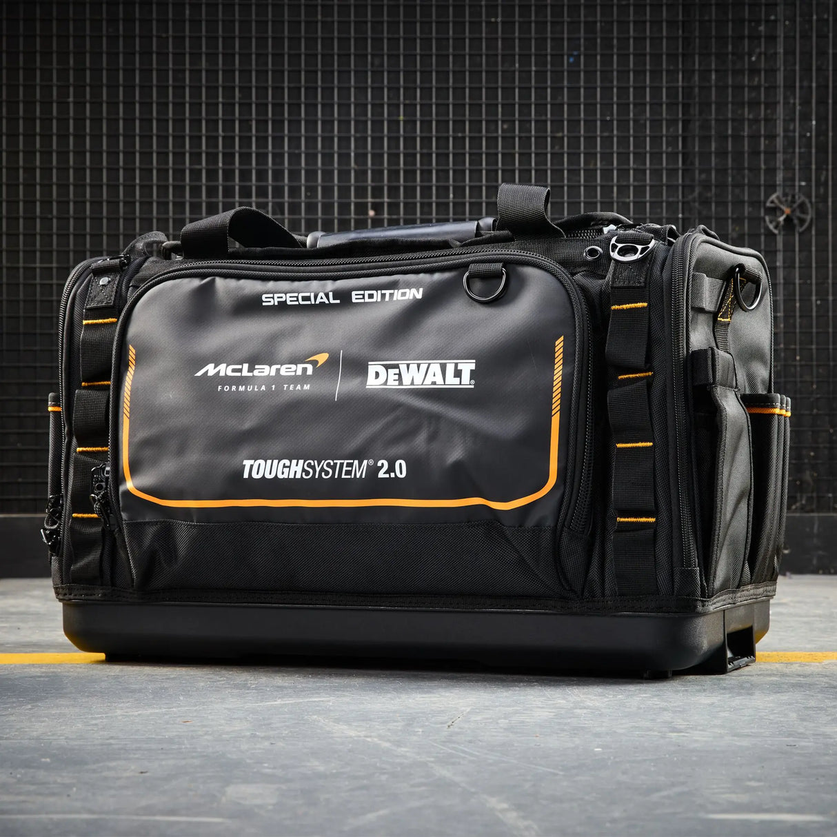 Borsone 22" Dewalt McLaren DWST83542-1