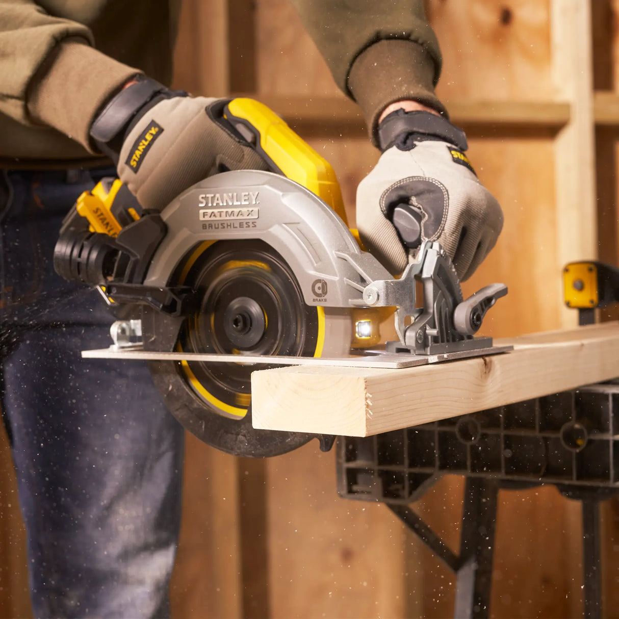 Sega Circolare Stanley SFMCS550M2K-QW 20V 4Ah